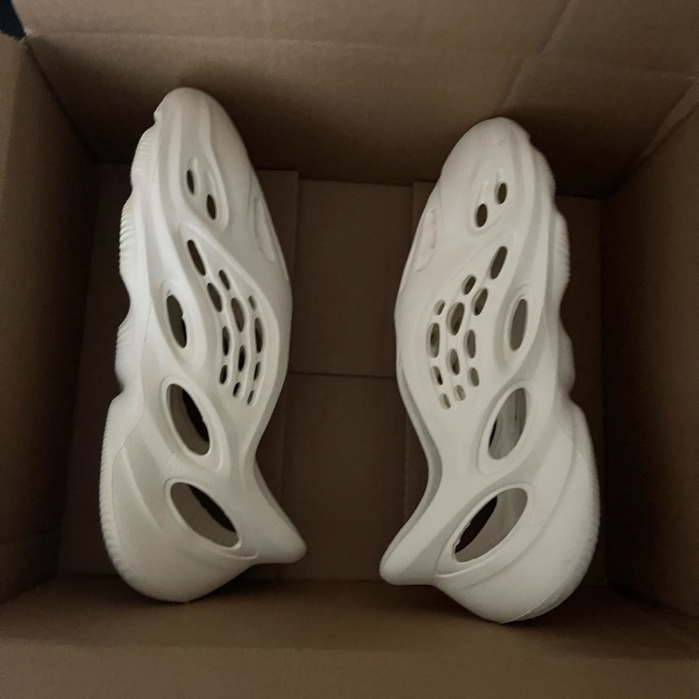 Foam Runners size 11